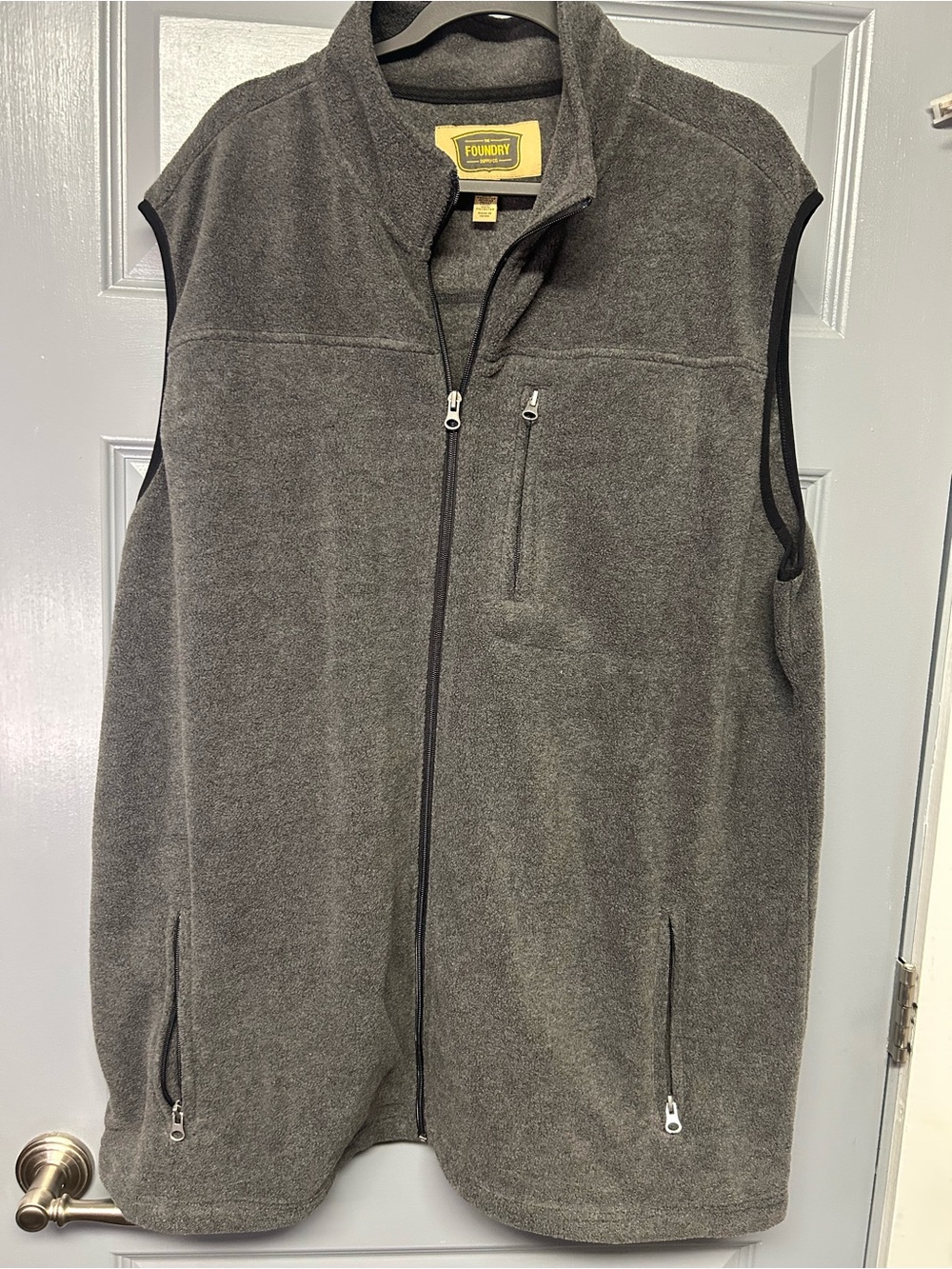 The Foundry Supply Vo. Men’s full zip fleece vest. Gray w:black trim size 2XLT